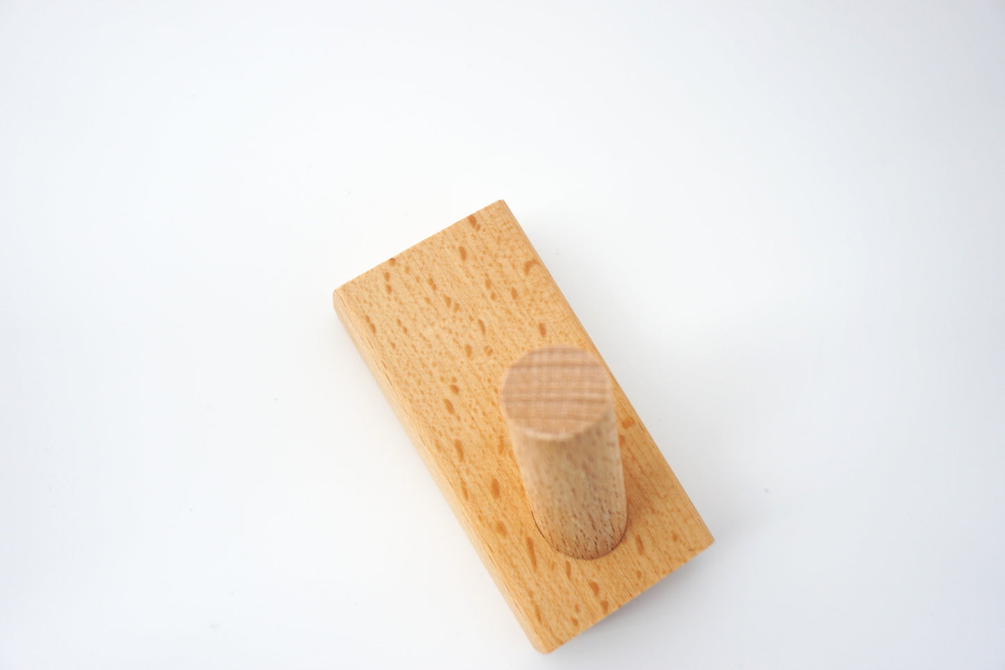 Sleek Wood Wall Hooks: Modern Home Organization