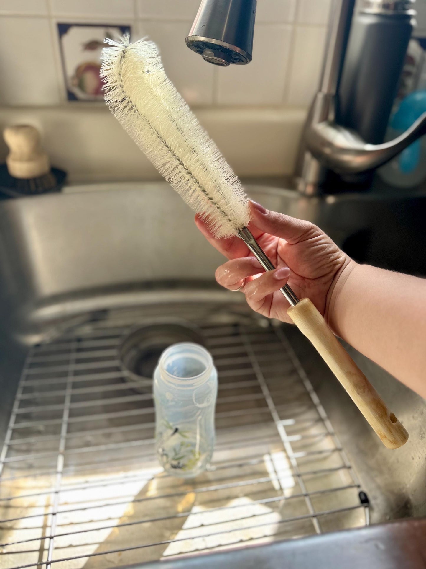 Wooden Bottle Cleaning Brush with Long Handle - Kitchen Scrub Brush