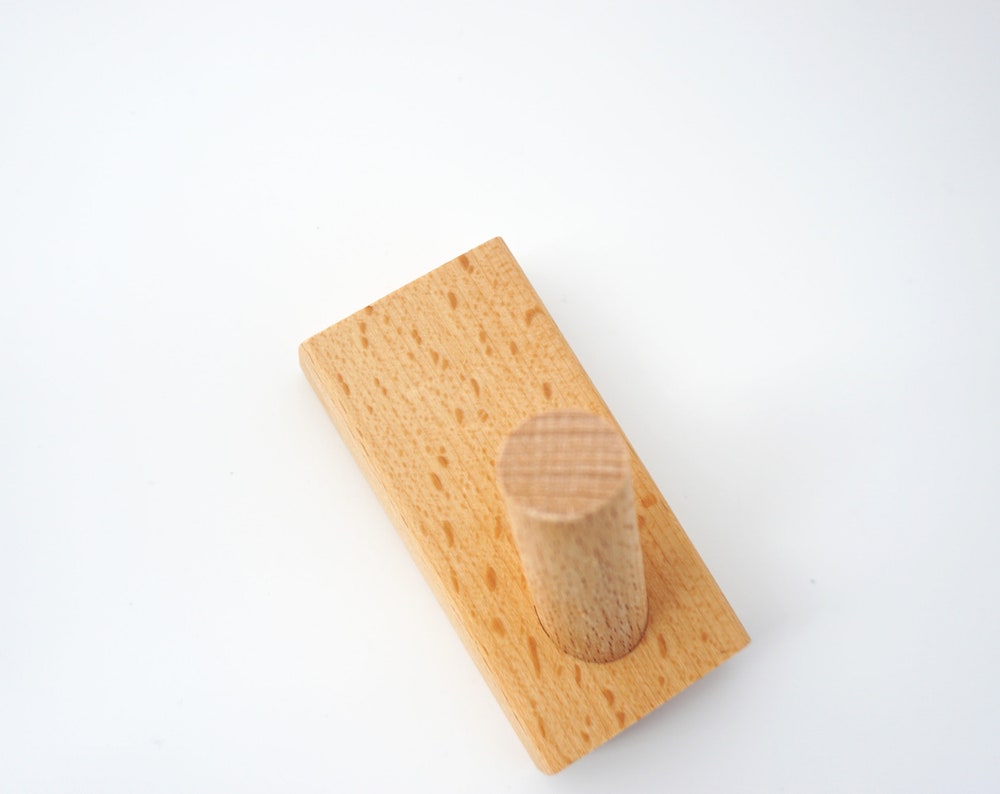 Sleek Wood Wall Hooks: Modern Home Organization